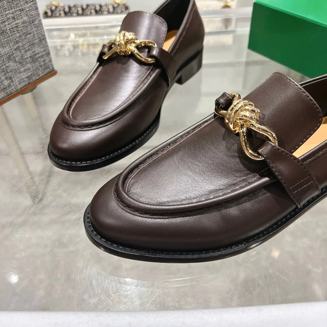[BV] Top P: 840💰 Size: Female 35-39 (Female 40 custom-made) Male 39-44 (38.45 non-refundable) Bottega Veneta 2024 Autumn and Winter counter style! Small round toe loafers! Imported leather outsole! Imported grained cowhide! Solid color Niuli! !